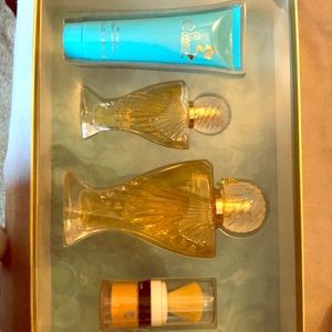 Paris Hilton Siren perfume set